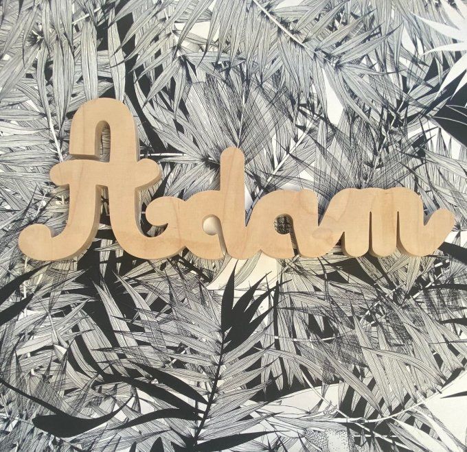 Grand prénom Adam en finition bois naturel.