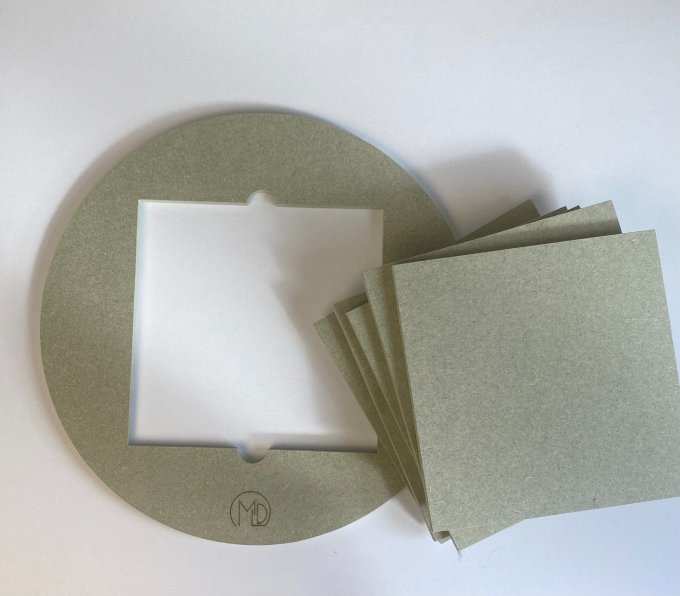 Kit rondeau de poterie en bois  de 35 cm de diamètre avec 10 inserts de 19,95x19,95 cm.  