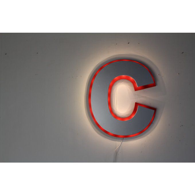 Lettre lumineuse "C" bicolore effet laqué ( Couleurs personnalisables).