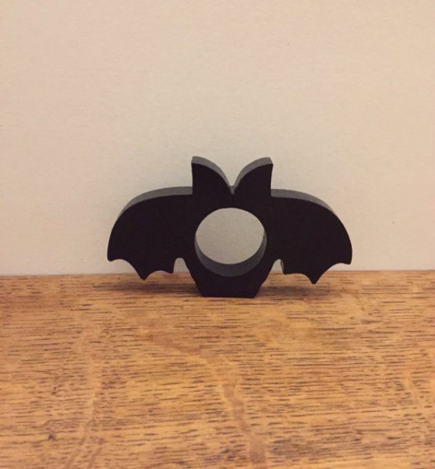 Rond de serviette chauve-souris  patiné. 