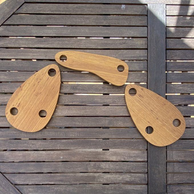 Ensemble de 3 planches apéritives en chêne percées.
