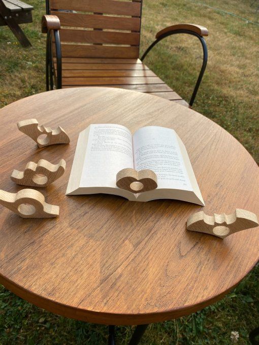 Bague de lecture artisanales coeur en chêne. 