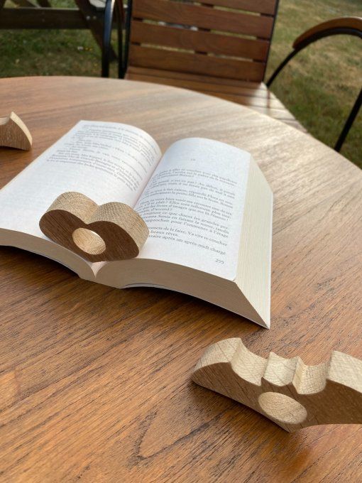 Bague de lecture artisanales coeur en chêne. 