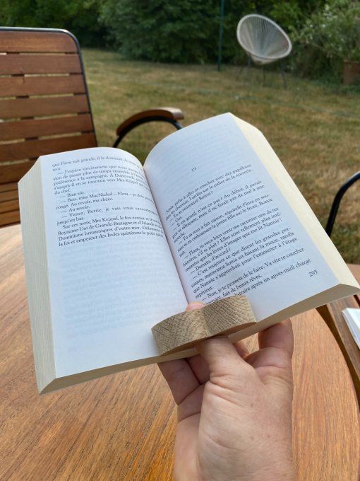 Bague de lecture artisanales coeur en chêne. 