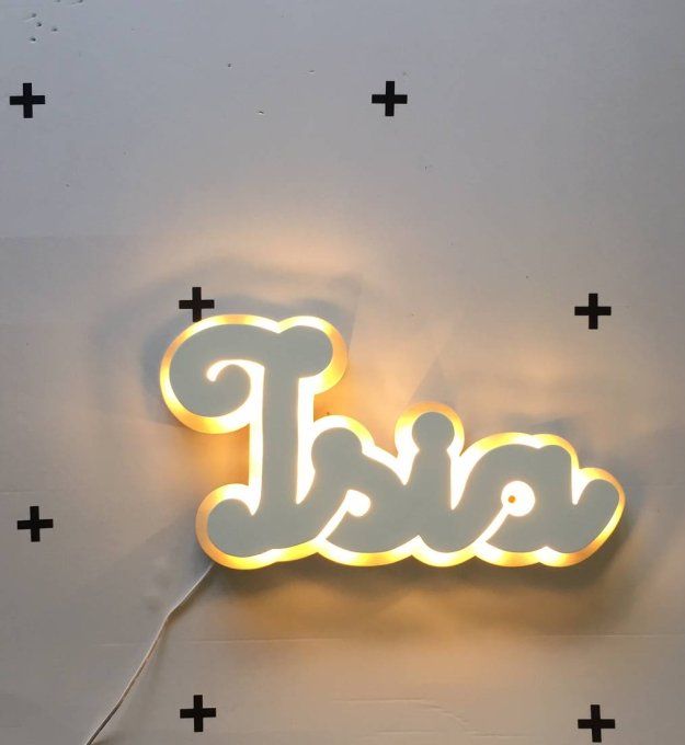 Prénom lumineux  en bois.     