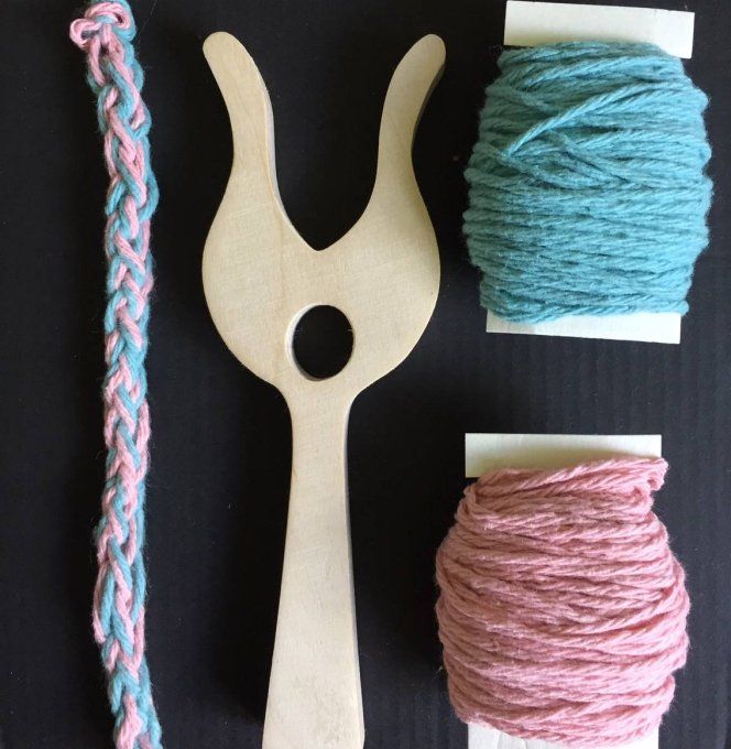 Kit : "Crée tes bracelets avec une fourche à tricoter". ( rose pâle et bleu ciel)