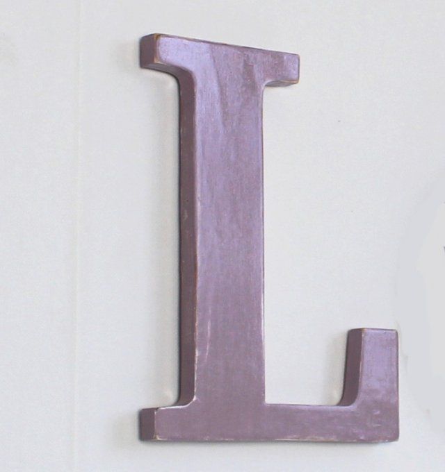 Lettre en bois à accrocher: taille et couleur personnalisables.  