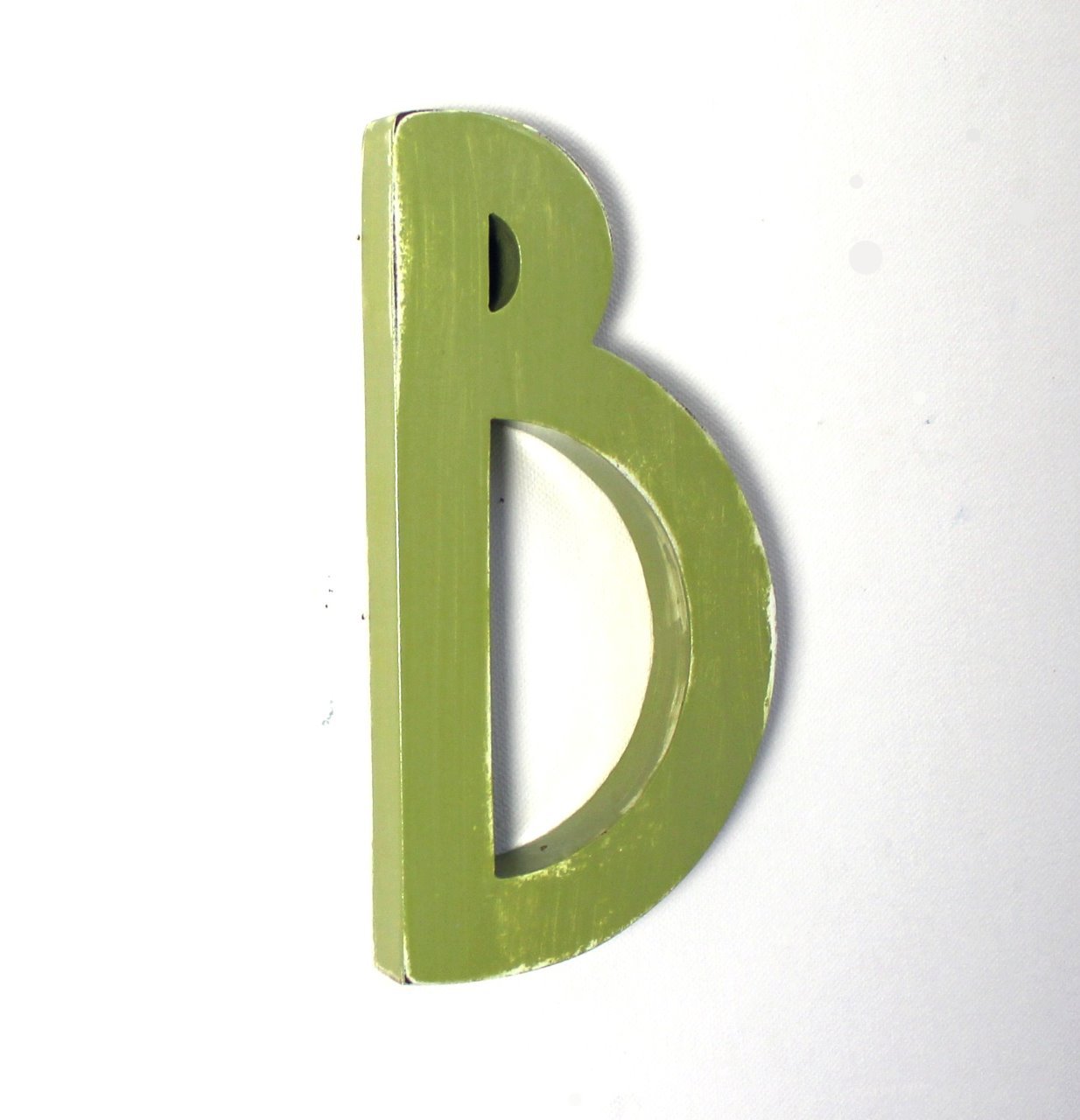 Lettre murale B patinée en 24 cm de hauteur en 2,7 cm d'épaisseur.