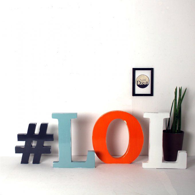 Mot géant en bois #LOL noir,gris,orange et blanc.