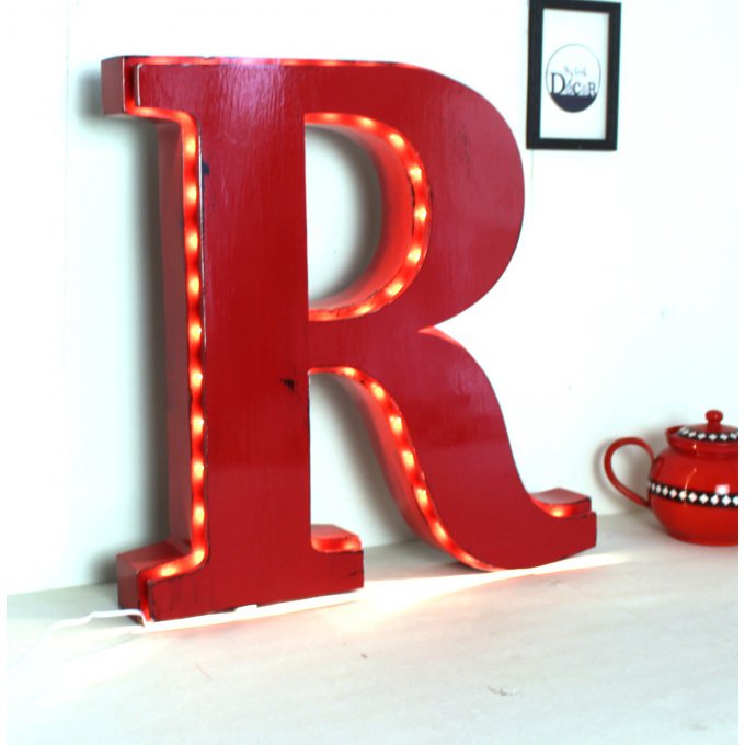 Lettre lumineuse géante R à poser de 50 cm de hauteur couleur personnalisable.