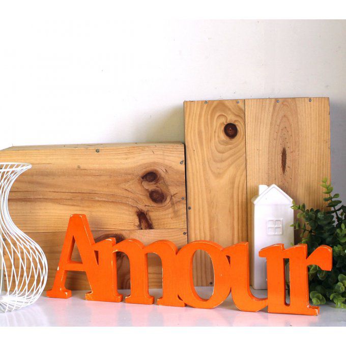 Mot en bois Amour, couleur personnalisable.