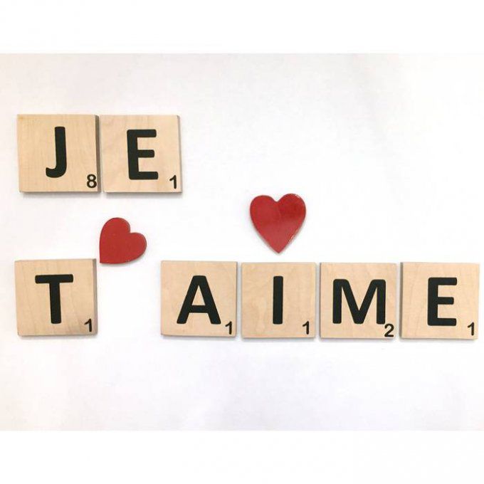 Mot en bois " Je t'aime " avec ses 2 cœurs.