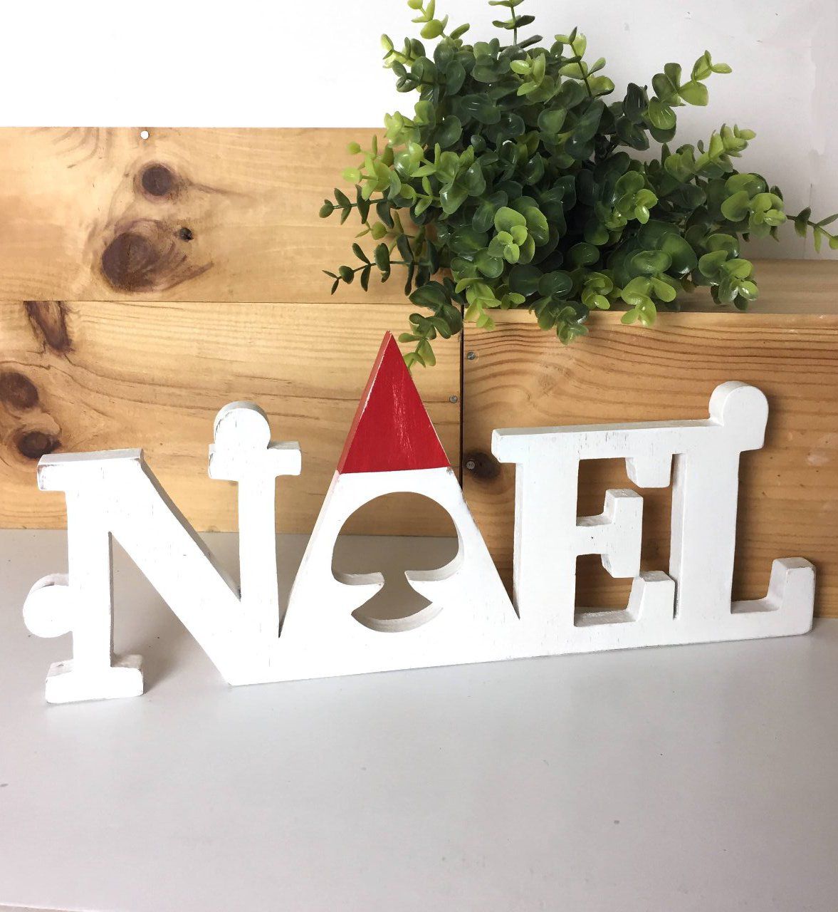 Mot Noël en blanc et rouge,verni. 