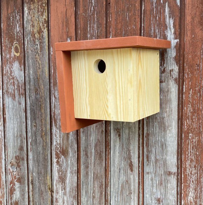 Nichoir en bois.