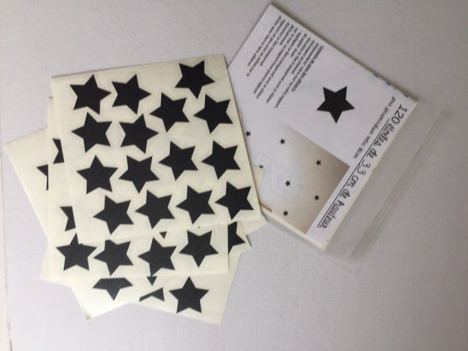 Lot de 120 stickers étoiles de 3,3 cm de hauteur.
