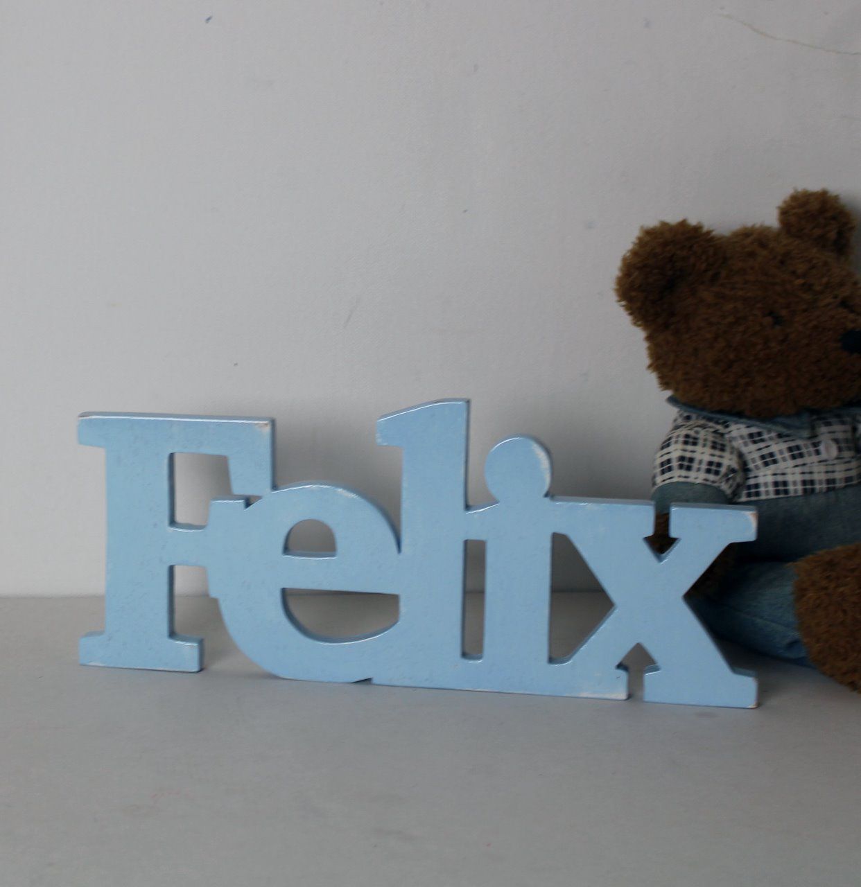 Prénom en bois Felix couleur personnalisable.