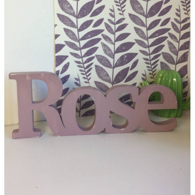 Grand prénom en bois Rose, couleur personnalisable.   