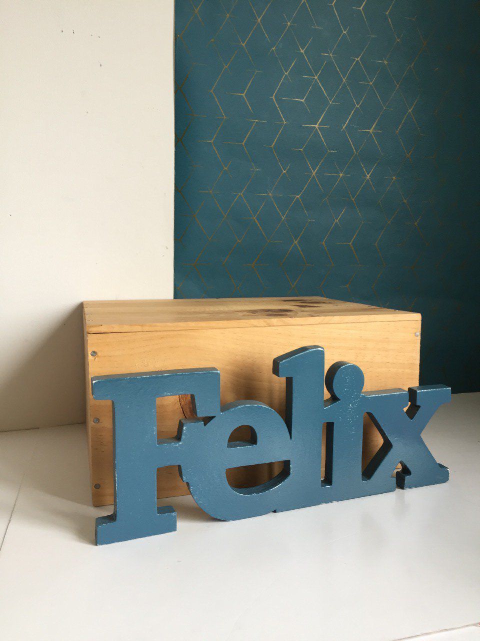 Prénom en bois Felix couleur personnalisable. 