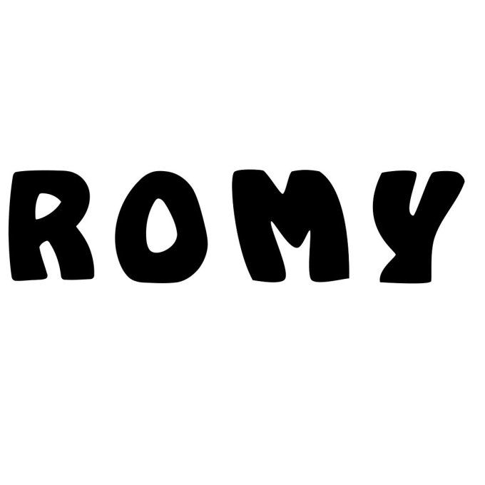 réservé:4 lettres en bois: prénom Romy.