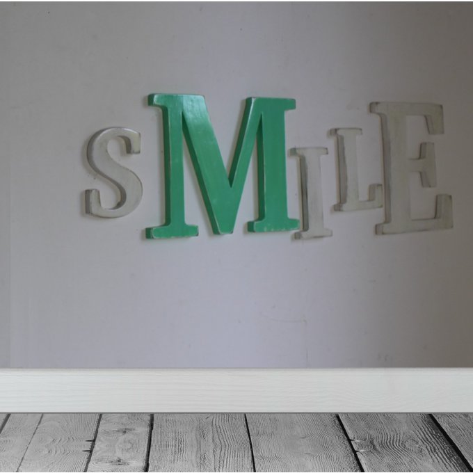 Mot en bois SMILE couleur personnalisable.