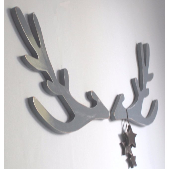 Trophée tête de cerf stylisé avec ses 3 étoiles.(couleurs personnalisables) 