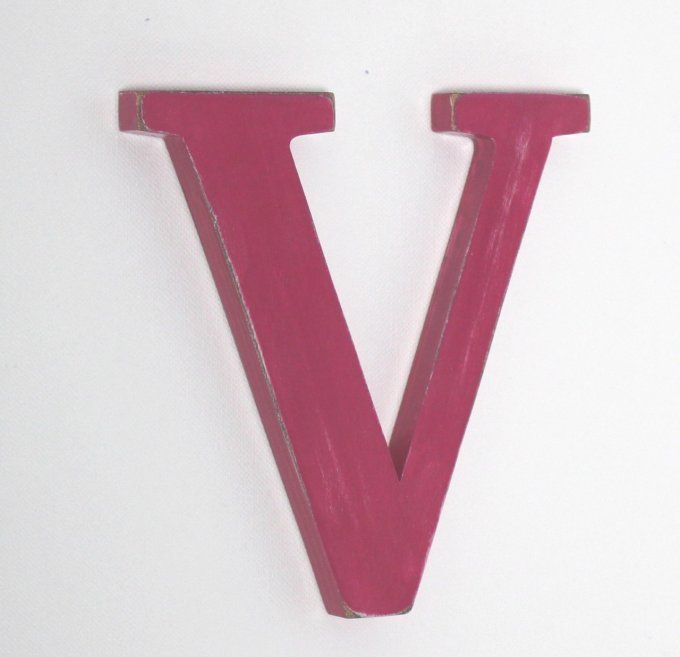 Lettre en bois à accrocher: taille et couleur personnalisables.