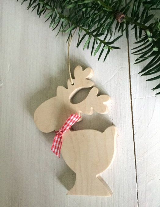 Renne en bois à accrocher.