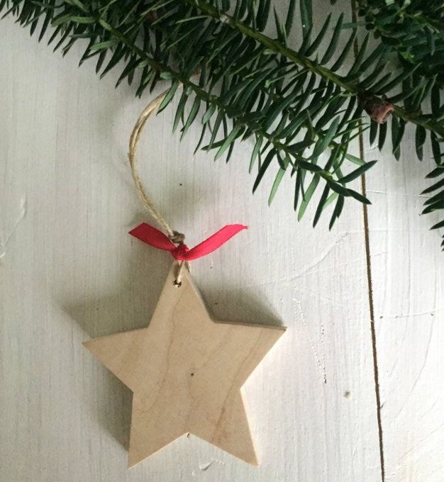 Etoile en bois à accrocher.