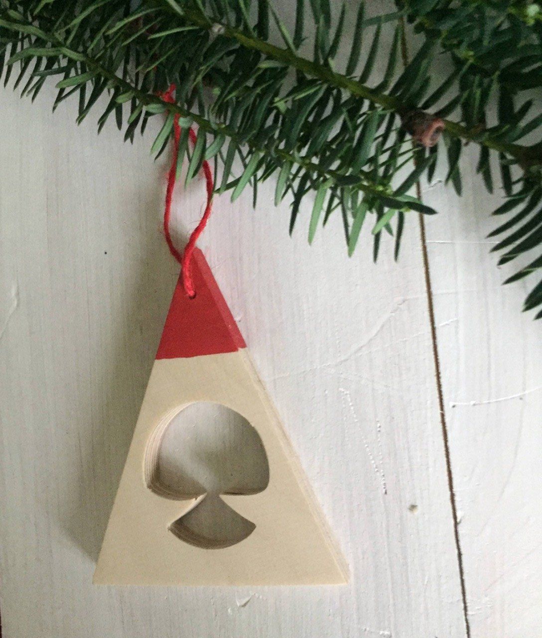 Père Noël  en bois à accrocher, avec fil de coton.