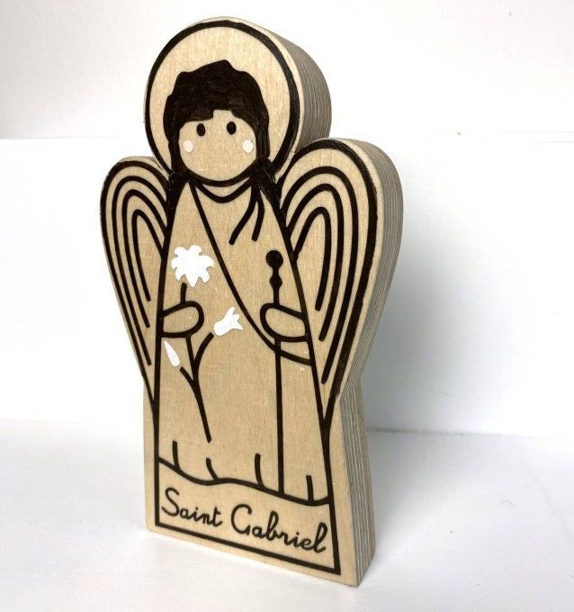 Statue de l'archange Saint Gabriel en bois.