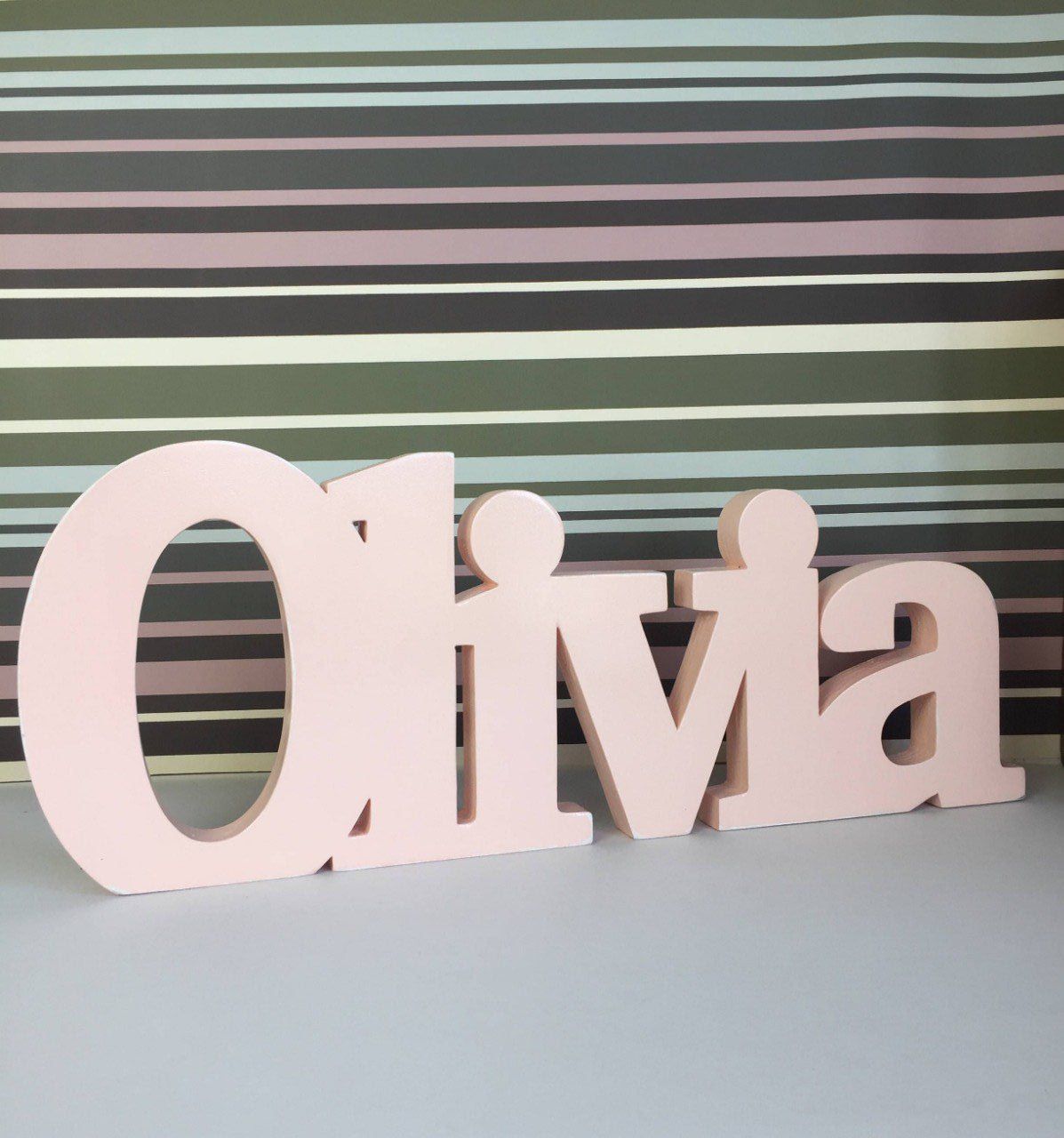 Grand prénom en bois Olivia.