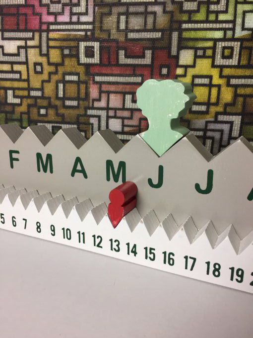 Calendrier perpétuel en bois avec couleur personnalisable. 