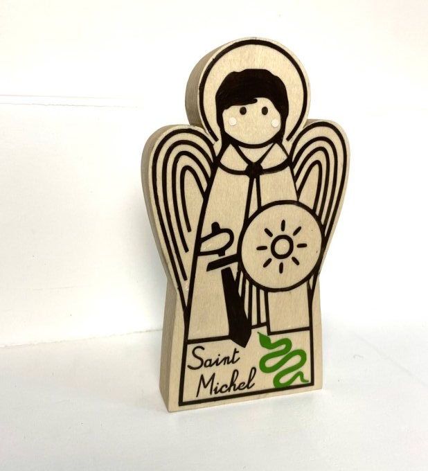 Statue de l'archange Saint Michel en bois. - 