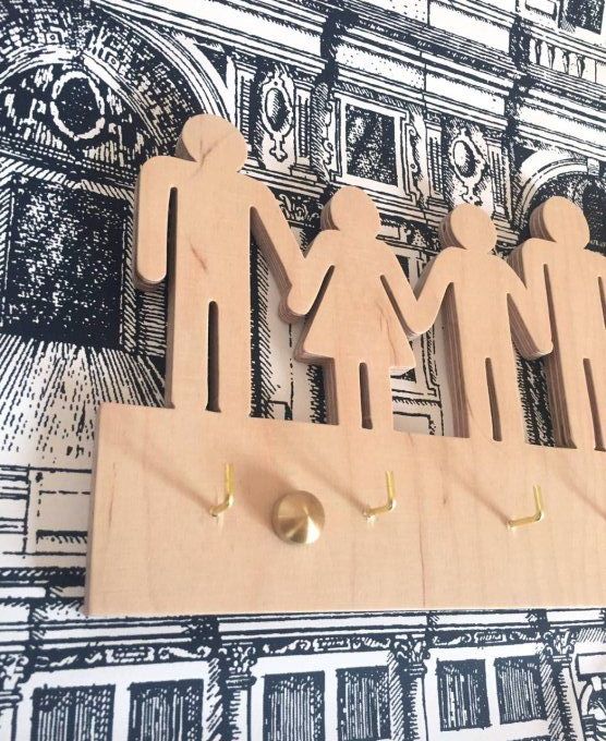 Porte-clefs mural famille personnalisable.