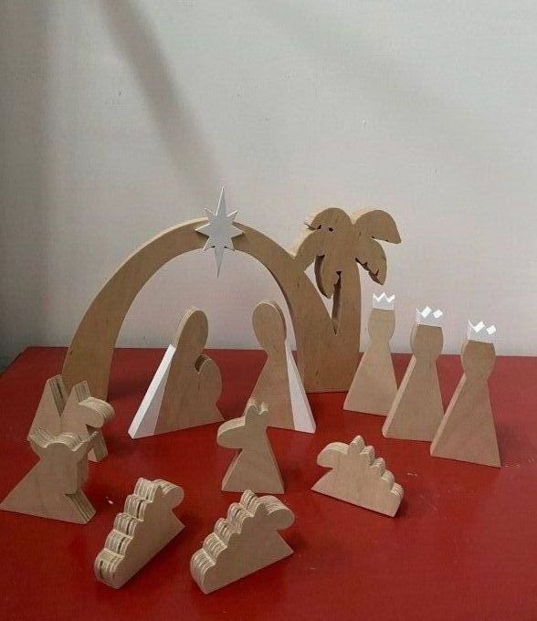 Crèche en bois naturel dans un esprit stylisé avec arche.